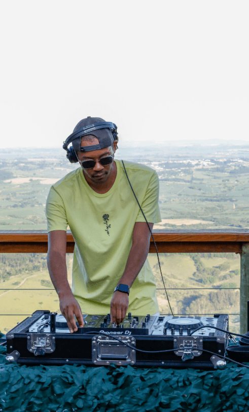 Producer Sm4k Tocando em Evento Ao Vivo
